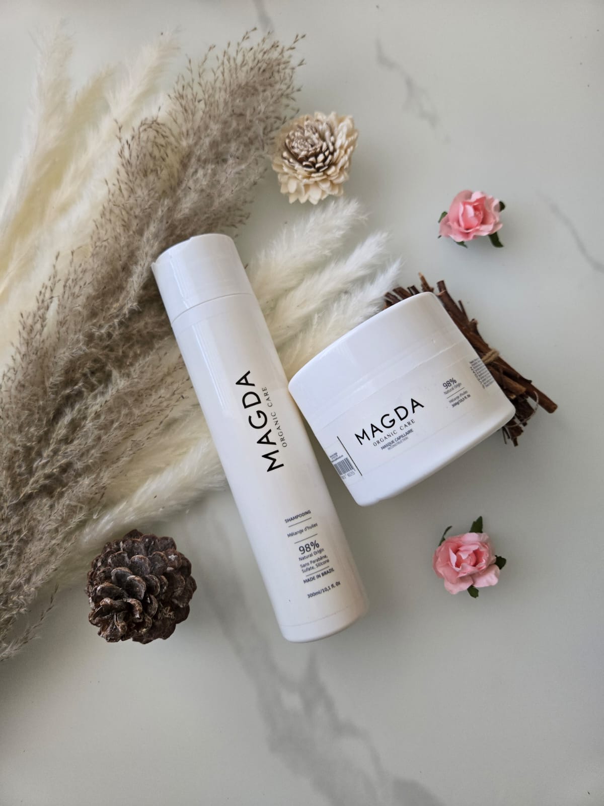 Découvrez le pack capillaire Magda Organic Care : shampoing sans sulfates et masque nourrissant aux huiles naturelles.